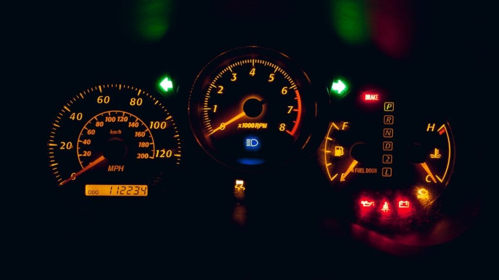 Da li znaš šta znače razne lampice na tabli automobila?